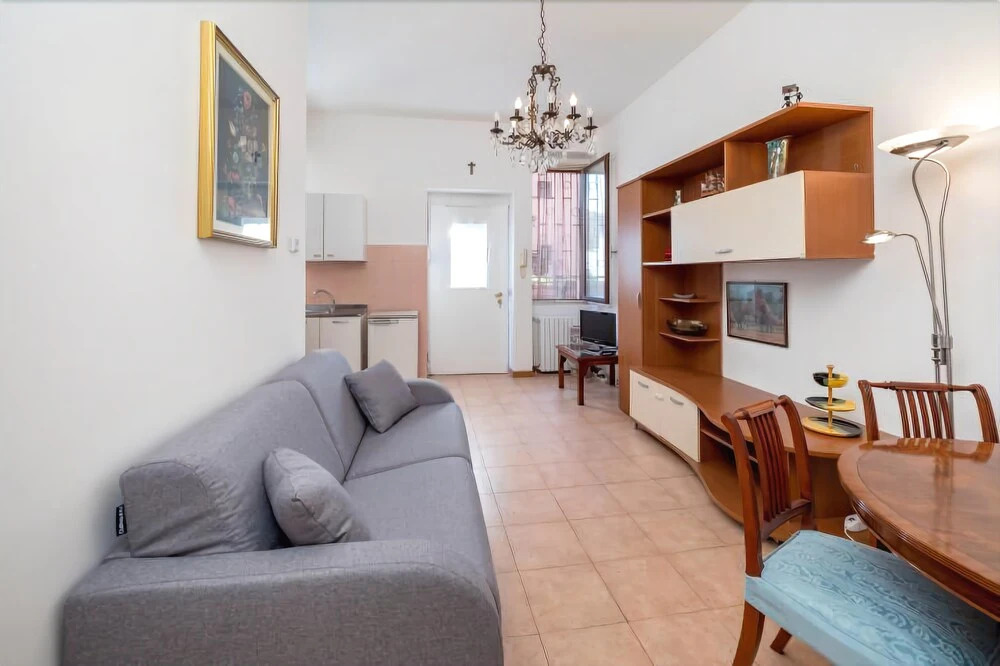 Viale Corsica 38