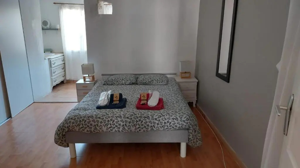**** VERY CENTRAL Ajaccio 36 rue Fesch, cosy flat in city center pedestrian street, up to 4 people ****