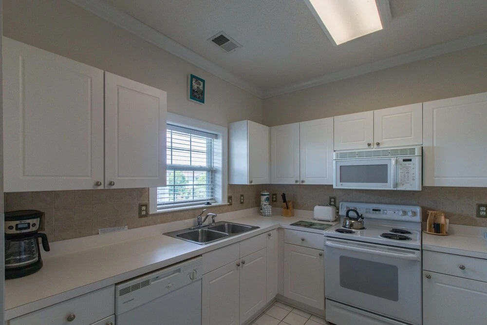 Wedgewood #233 2 Bedroom Condo by Redawning