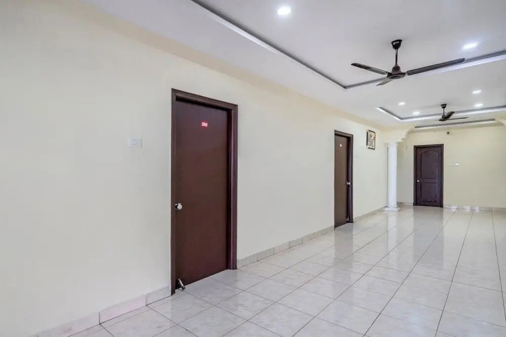 iROOMZ Hotel Ritzy Grand