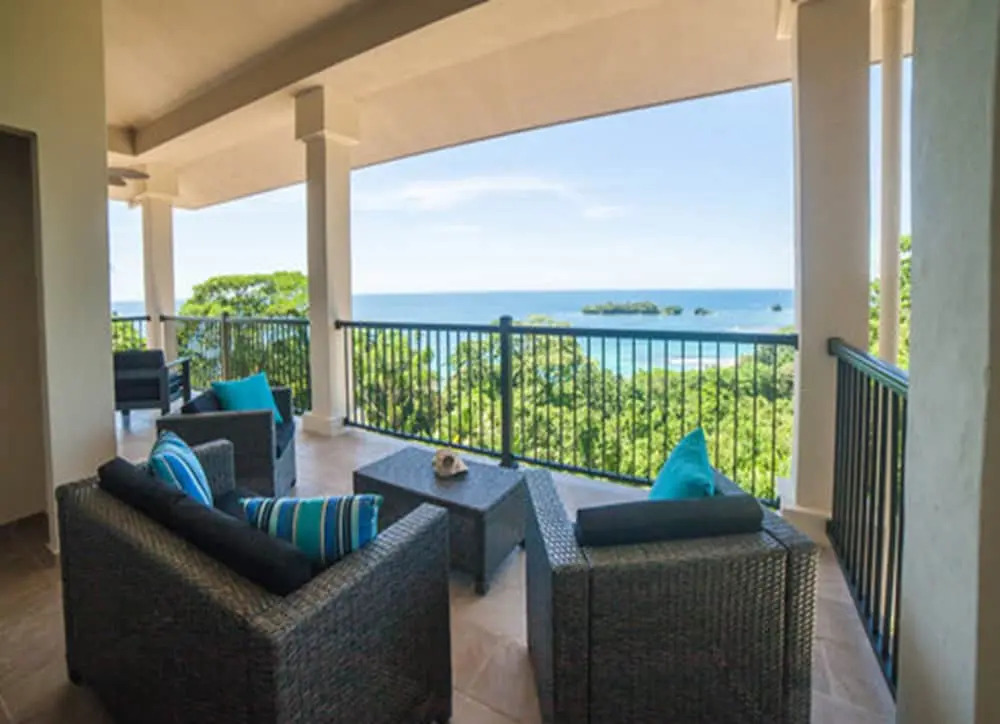 The Island Hub at Red Frog Beach Resort