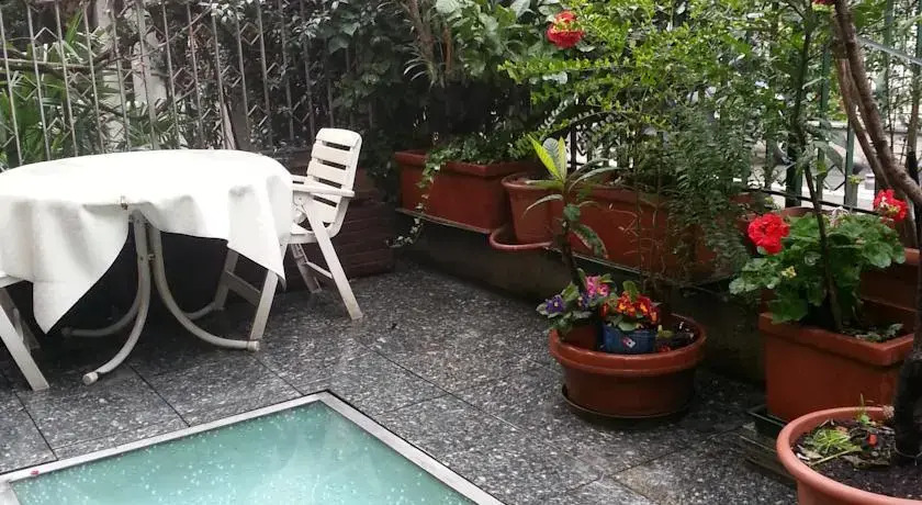 Lincoln TownHouse with a Garden