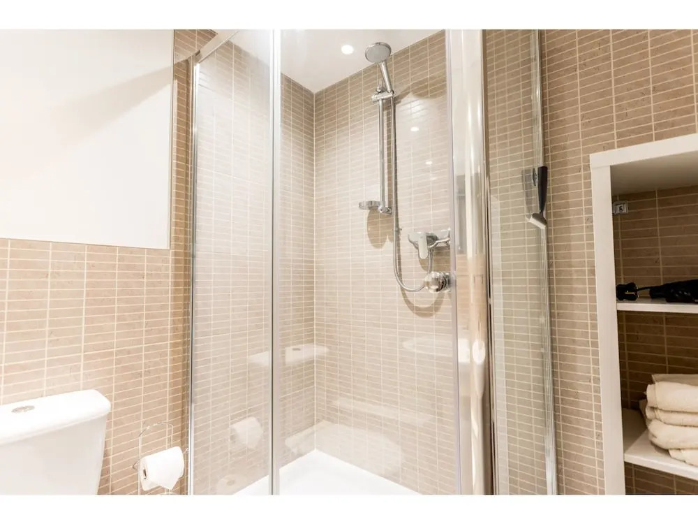 Bright, Spacious 2BR Central Cambridge Flat for 4