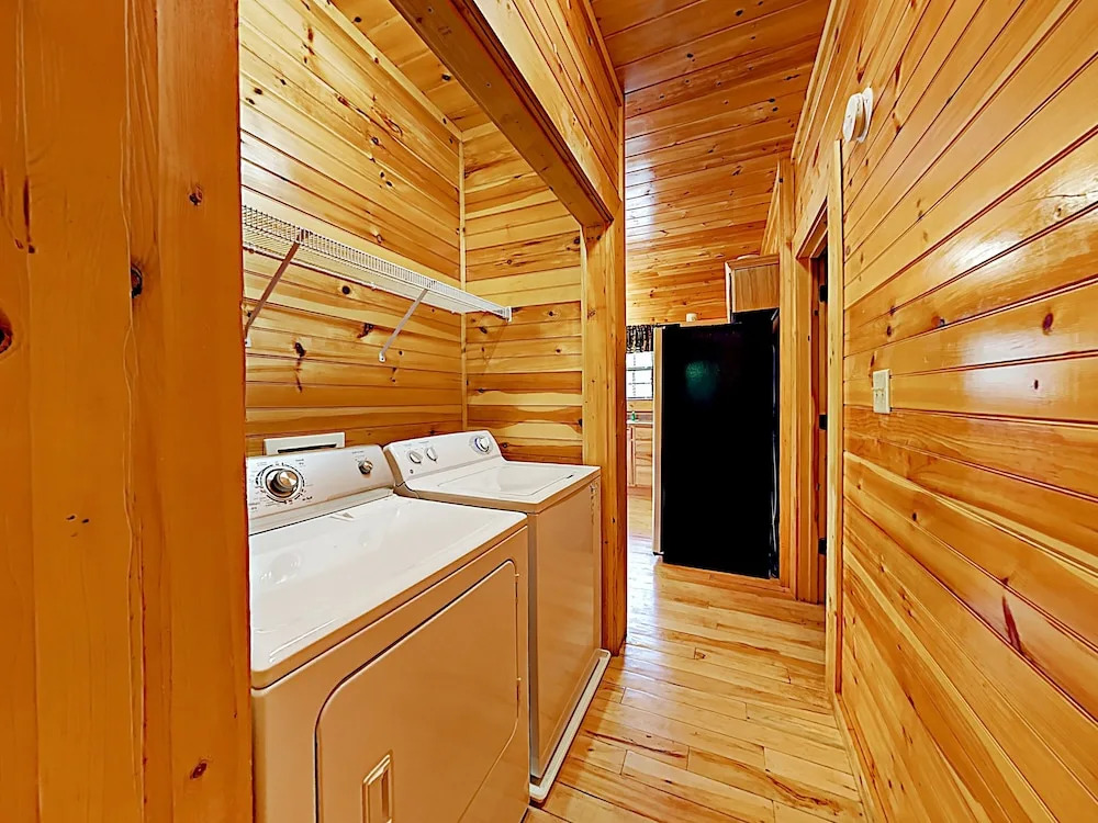 New Listing! 2 Luxe Mountain S, Sleeps 24! 7 Bedroom Cabin