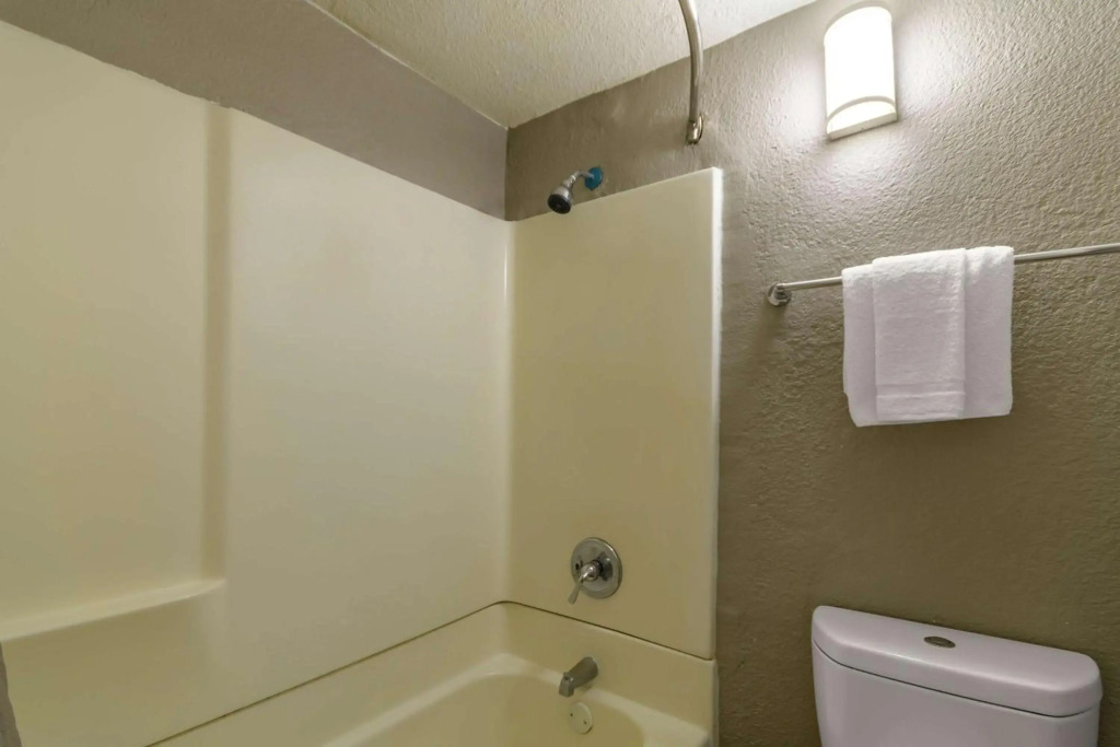 Motel 6 Hayward, CA- Silicon Valley Gateway