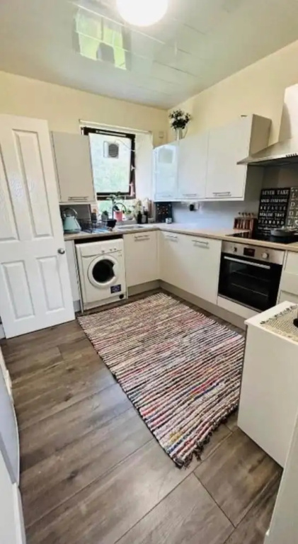 Apartment Sleeps 2 With Parking
