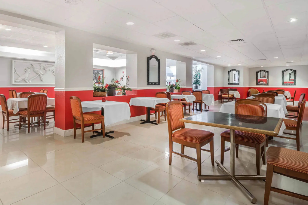 Clarion Hotel Orlando International Airport