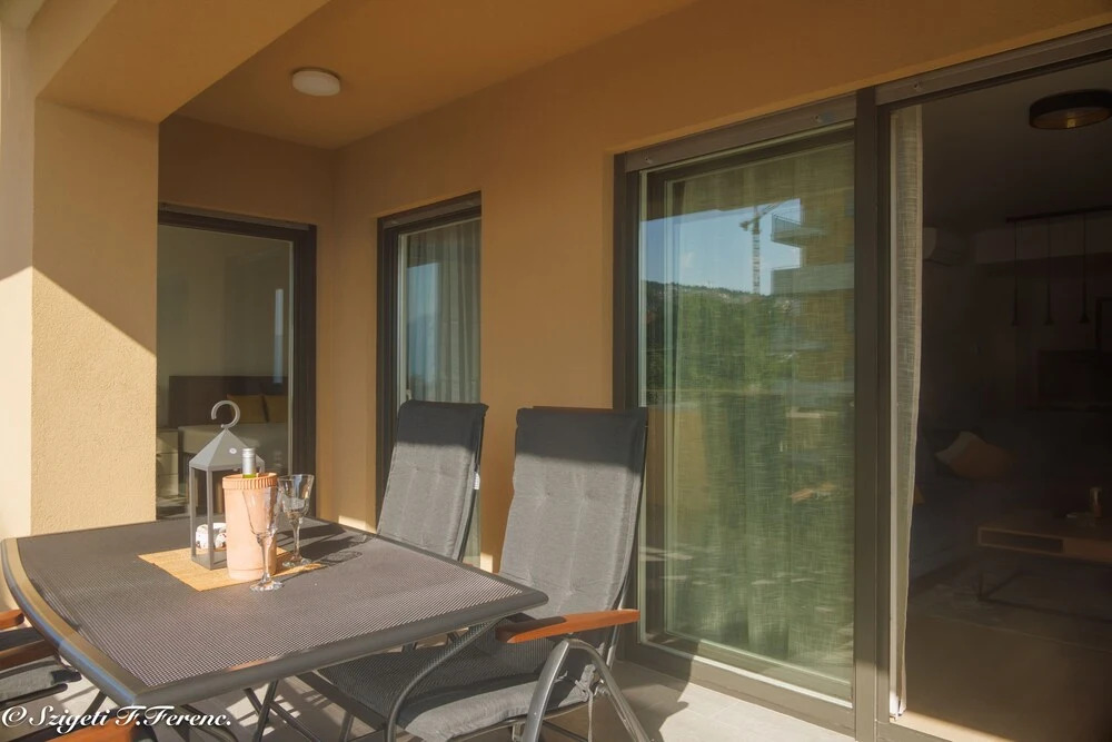 Apartment Sleeps 4 With Sea View