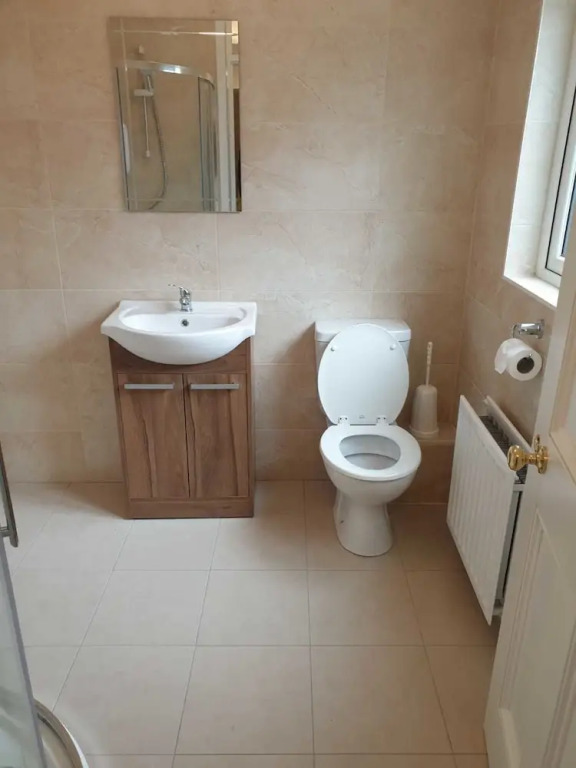 Newly refurbished 3 Bed House Near City