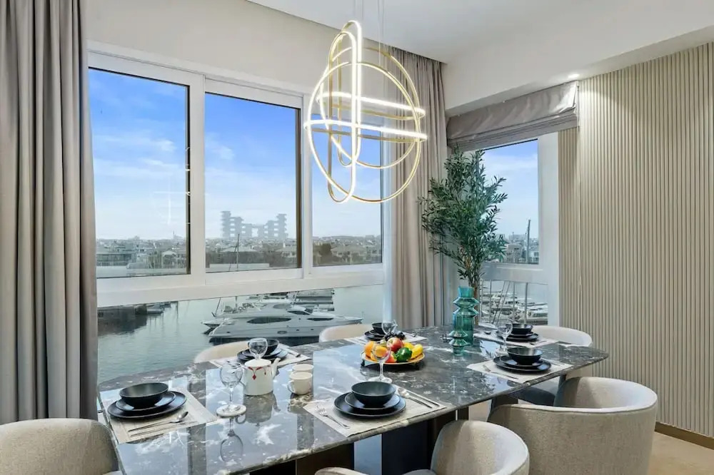 Waterfront 3BR Apt Direct Access to Nakheel Mall
