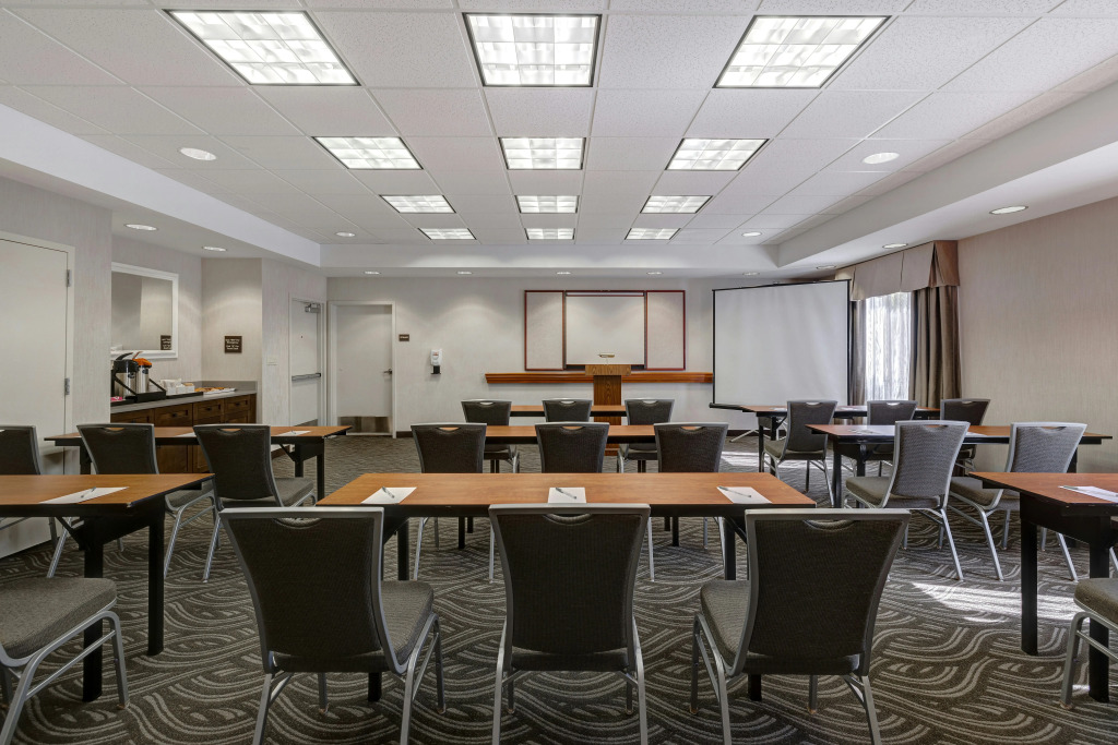 Hampton Inn & Suites Tulare