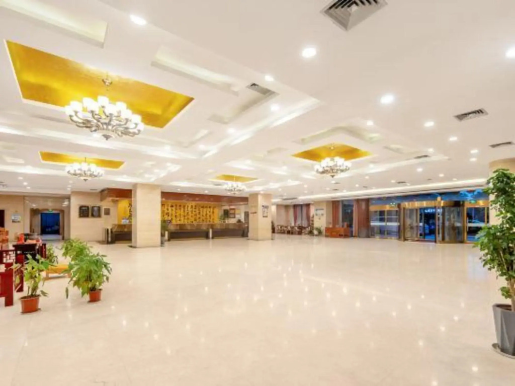 Mingzhao Hot Spring International Hotel