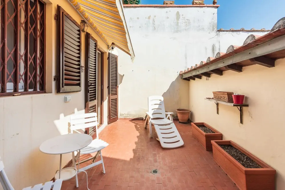 Pitti Cozy Apartment With Terrace