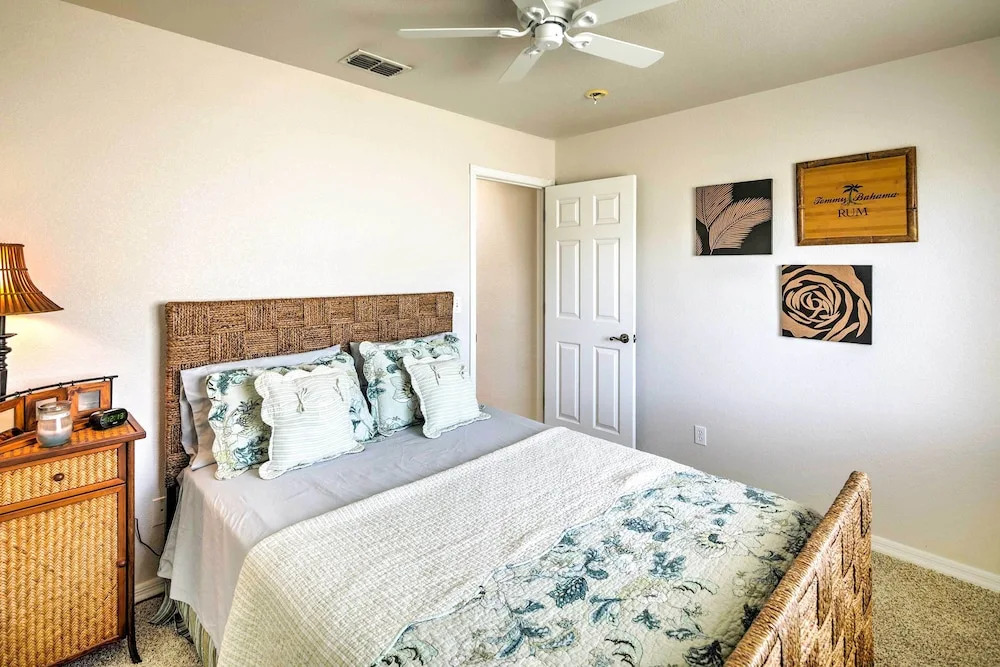 Cozy Lake Havasu City Retreat w/ Deck & Pool Table