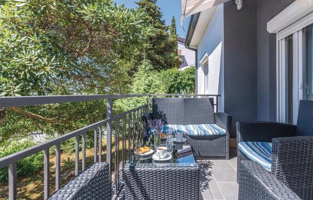 Amazing Home in Pjescana Uvala with Hot Tub, WiFi & 2 Bedrooms