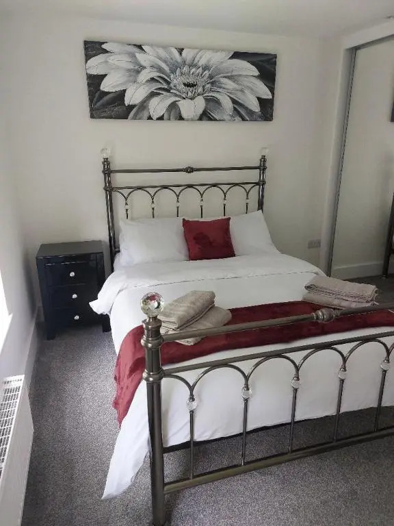 Superb 1 Bedroom Stylish app 1st Fl sleeps 2 + 2