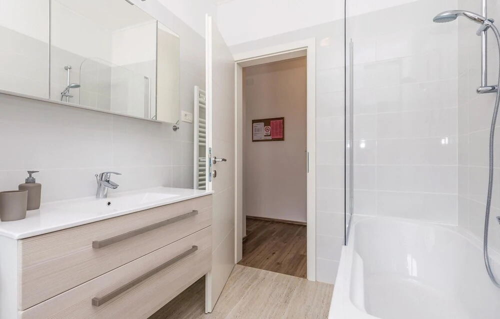 Amazing Home in Jurdani With Wifi and 3 Bedrooms