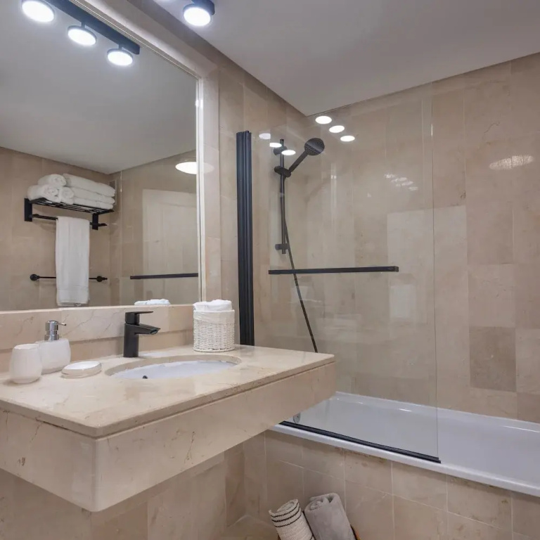 3 Bedroom, 3 Bathroom Beachside Apartment