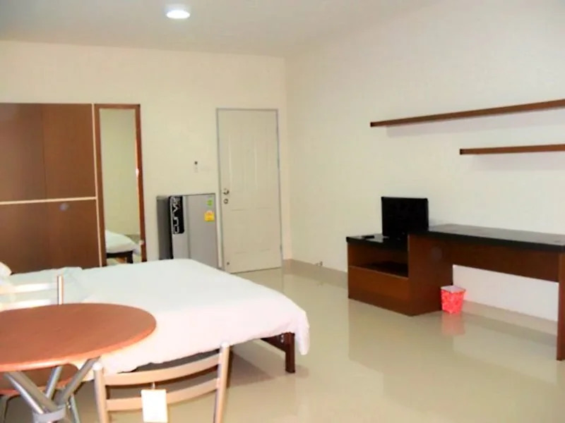 Aroonsiri Place Apartment