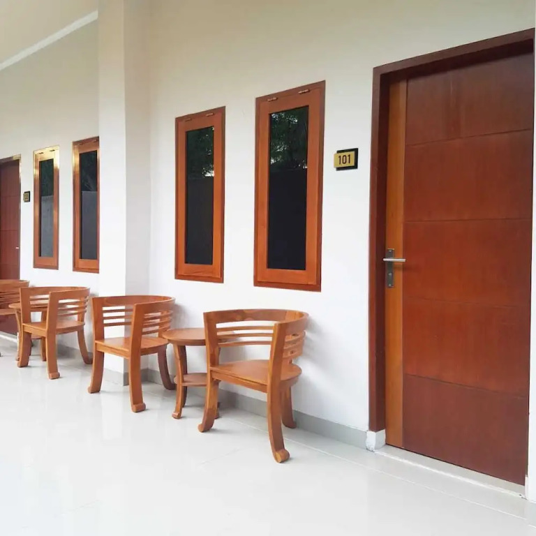 Grand Kuta Hotel Lombok - Pool - 43 inch Google TV - Strong 60Mbps WiFi - New Enhanced Management