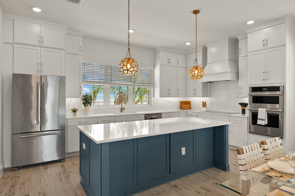 5583 Sun & Salt Retreat: 5br/4.5ba New Pool Home! 5 Bedroom Home