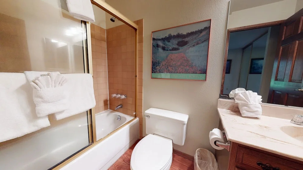 Snowflower 74 Spacious Condo with Great Complex Amenities, On The Shuttle Route by RedAwning