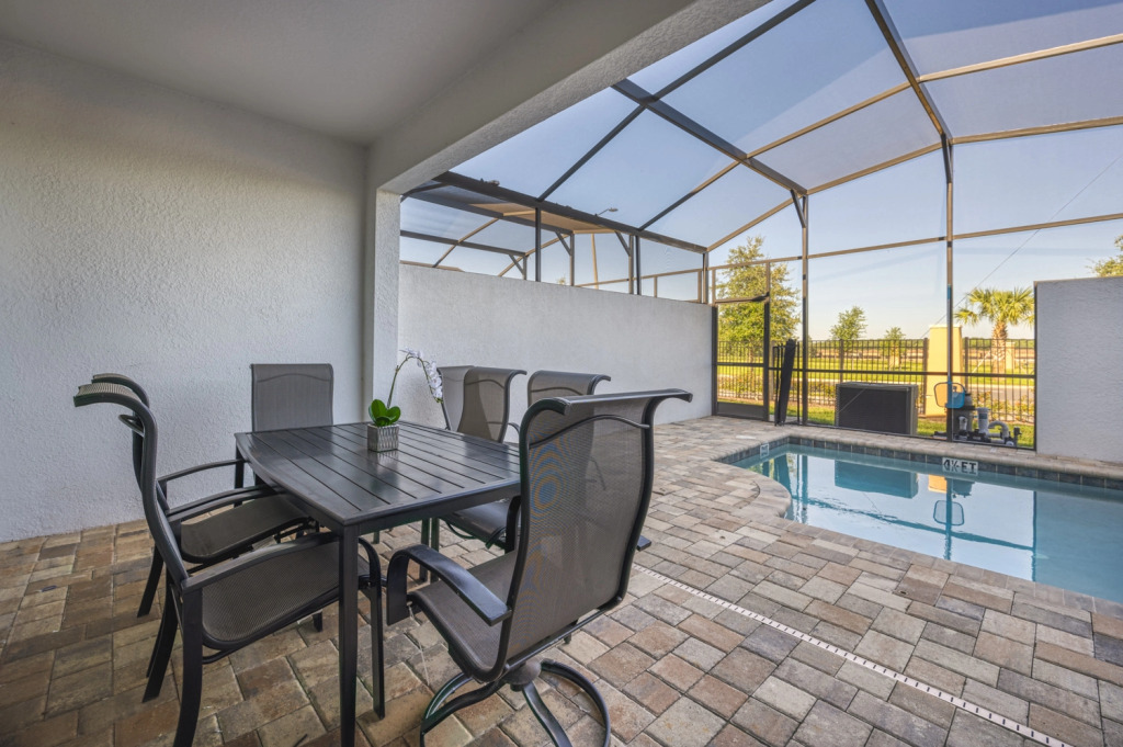 Comfortable villa with private pool near Disney
