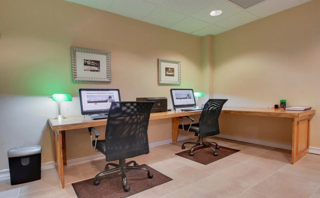 Holiday Inn Westbury-Long Island by IHG