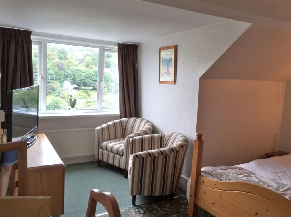Cairn House - Bed & Breakfast