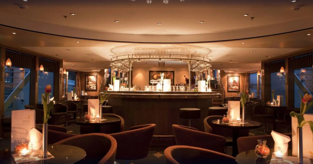 Crossgates Hotelship 4 Star - Osthafen - Frankfurt