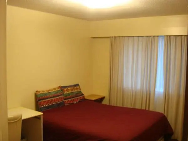 Vancouver Backpacker House - 10 min walk to Metrotown skytrain station