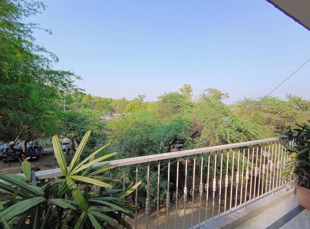Mauryan Express Hotel Hauz Khas Fort