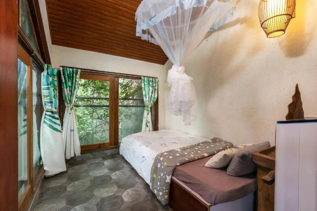 Hidden Garden Inn (Airport Transfer)