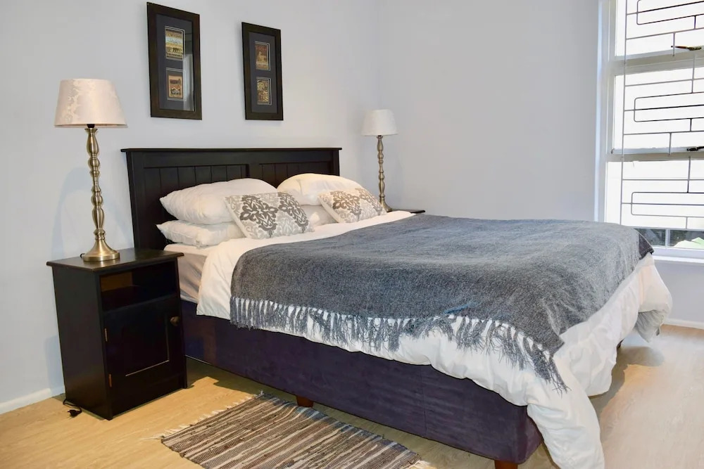 2 Bedroom Apartment With Waterfront Views
