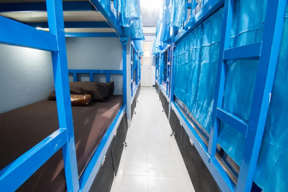 VR Hostel