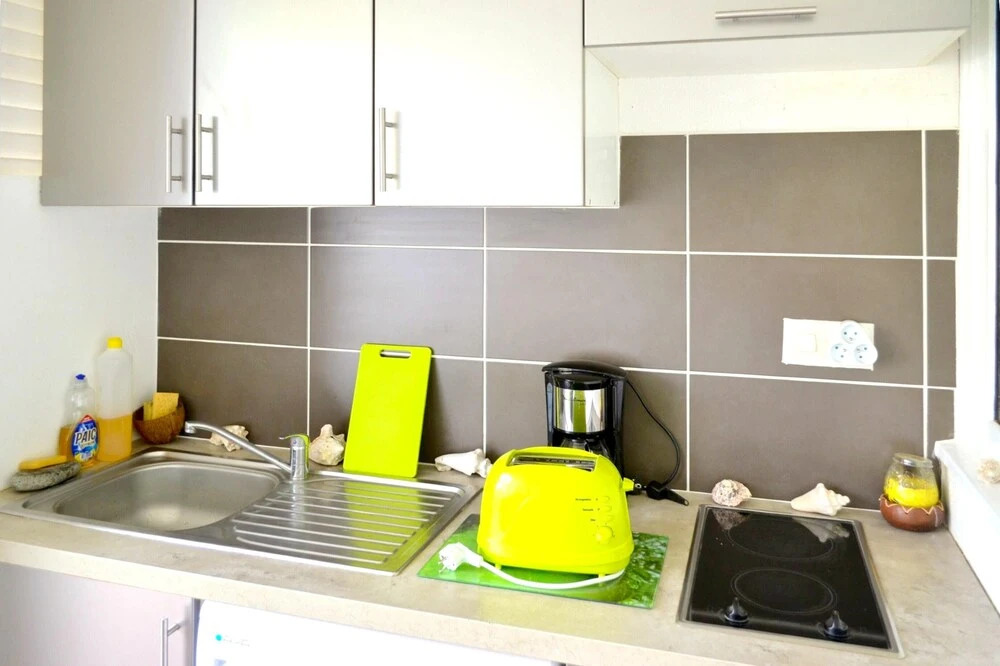 Studio in Saint-françois, With Wonderful sea View, Pool Access, Furnis