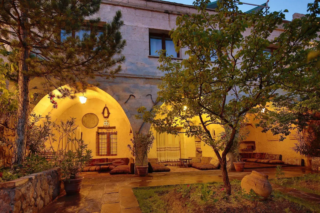 Cave Hotel Saksagan