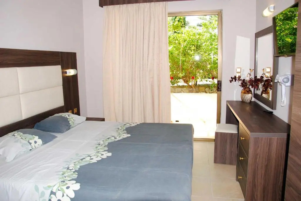 Casa Lyristis