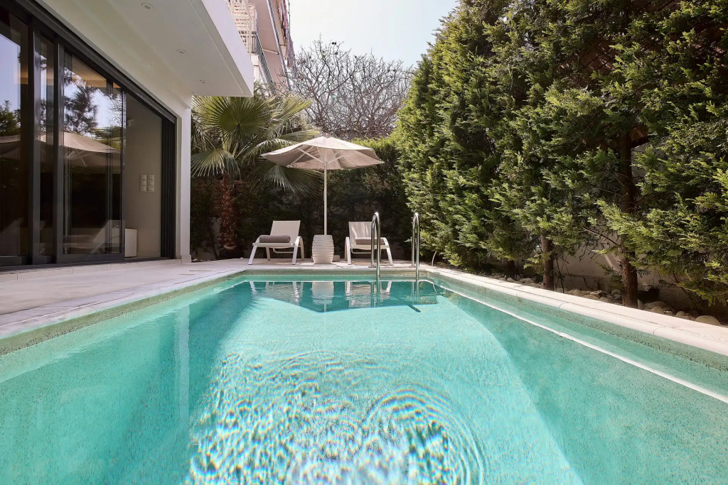 Elaia Luxury Suites