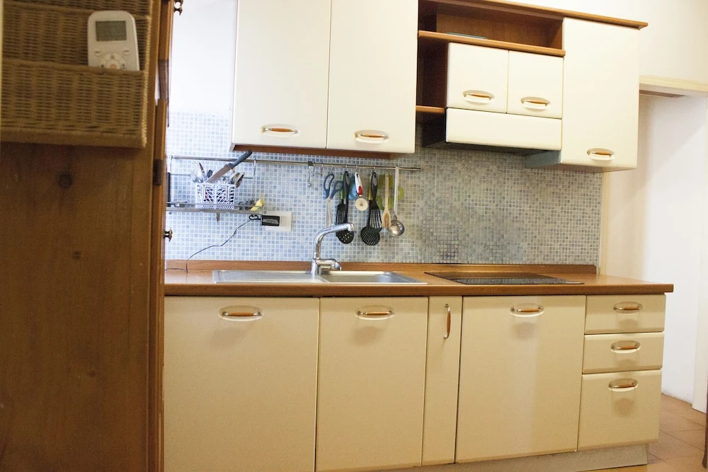 Nice Apartment in an English Style Building On the First Floor, With air Conditioning, Wifi and Sewing