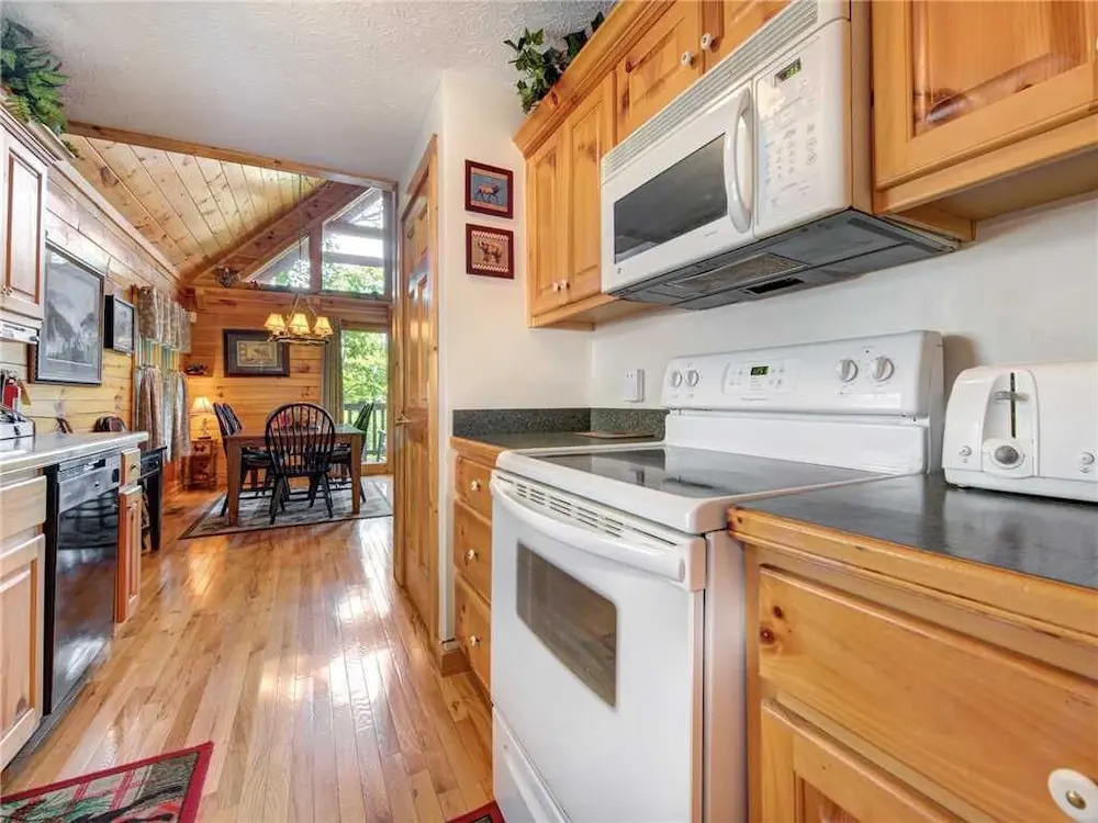 Komfy Kozy 3 Bedroom Home with Hot Tub