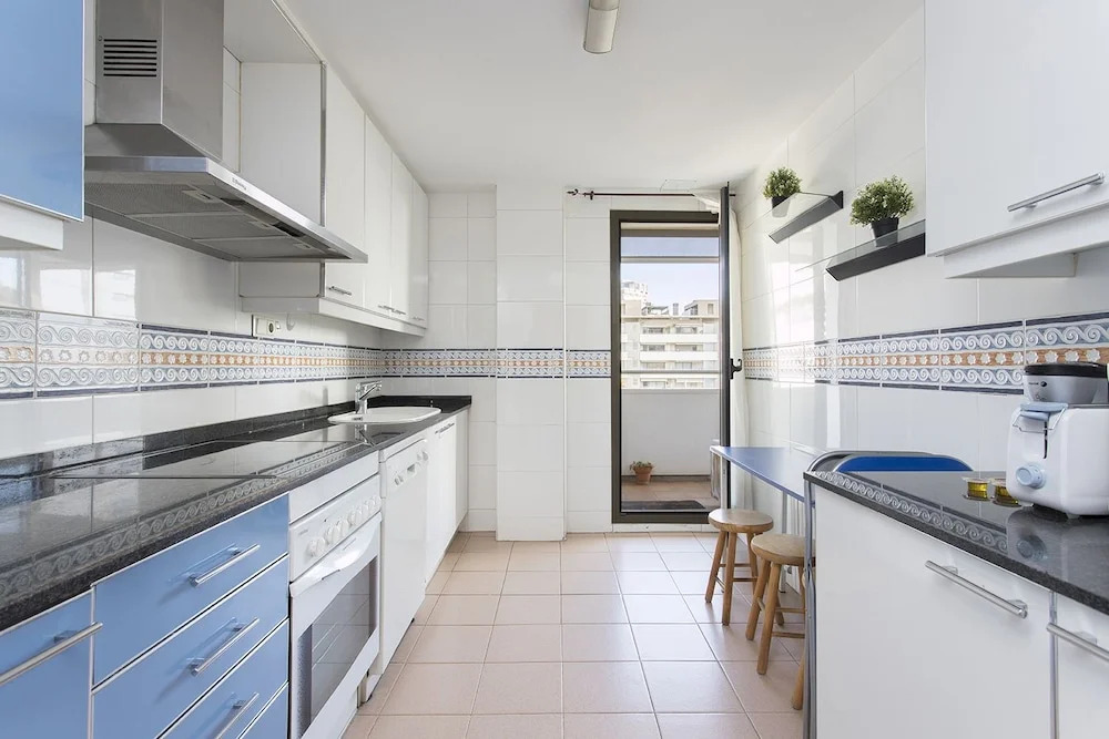 1317 - Modern Forum Apartment