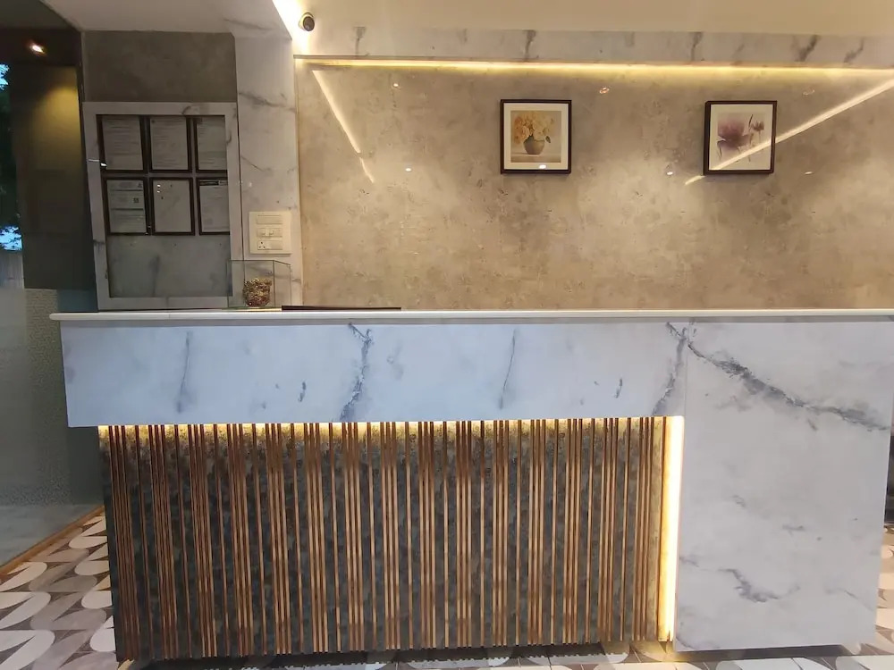 HOTEL MOON LITE RESIDENCY - Marve Road Malad West - Premium Couple Friendly