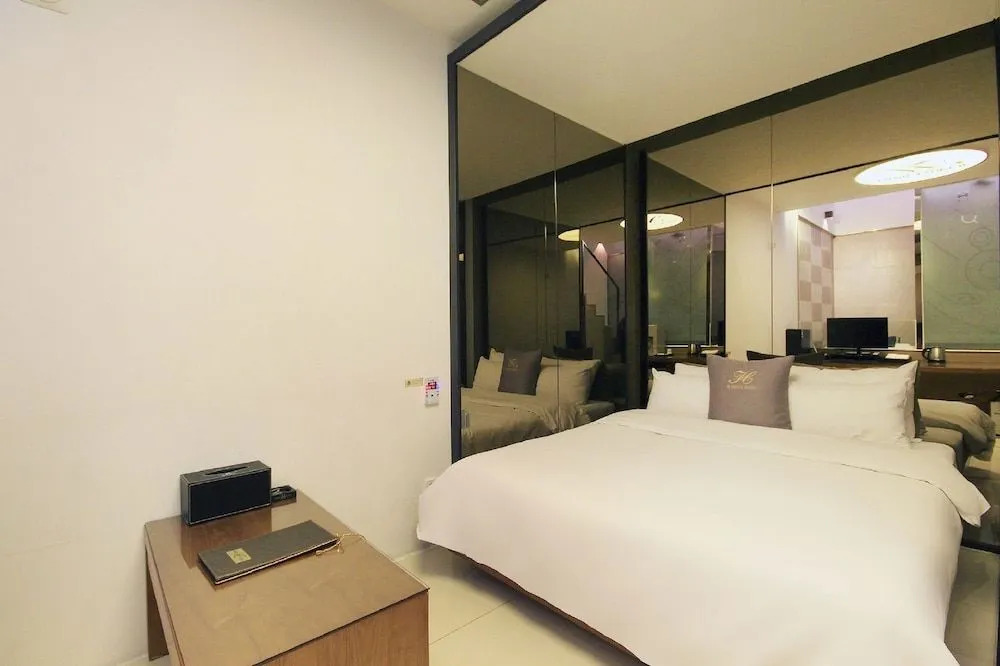 H Drive Hotel
