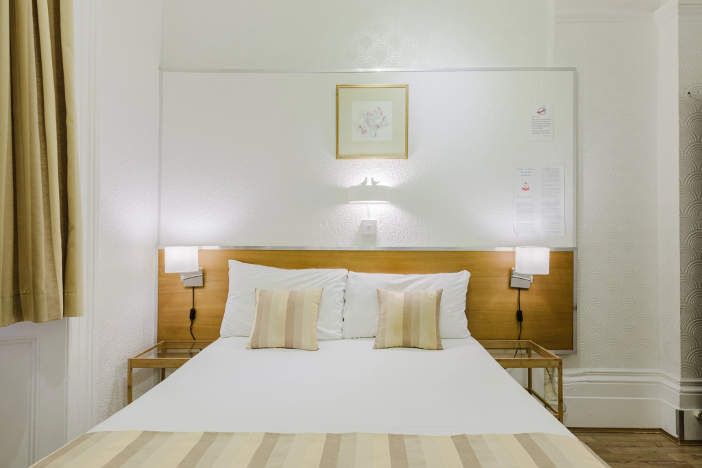 Falcon Hotel