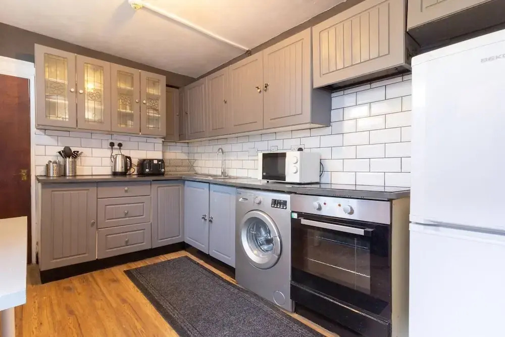 Authentic London - Four Bedroom Victorian House
