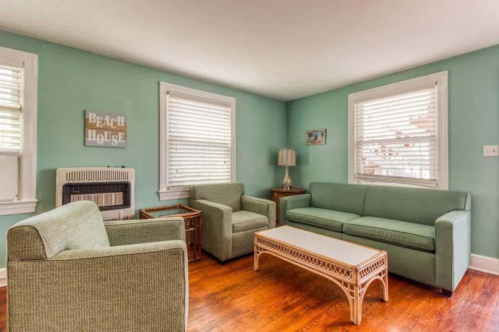 The Beach House on 10th