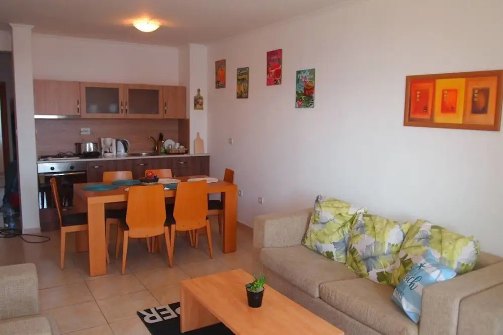 Sea View 2 bed Apartment With Pool