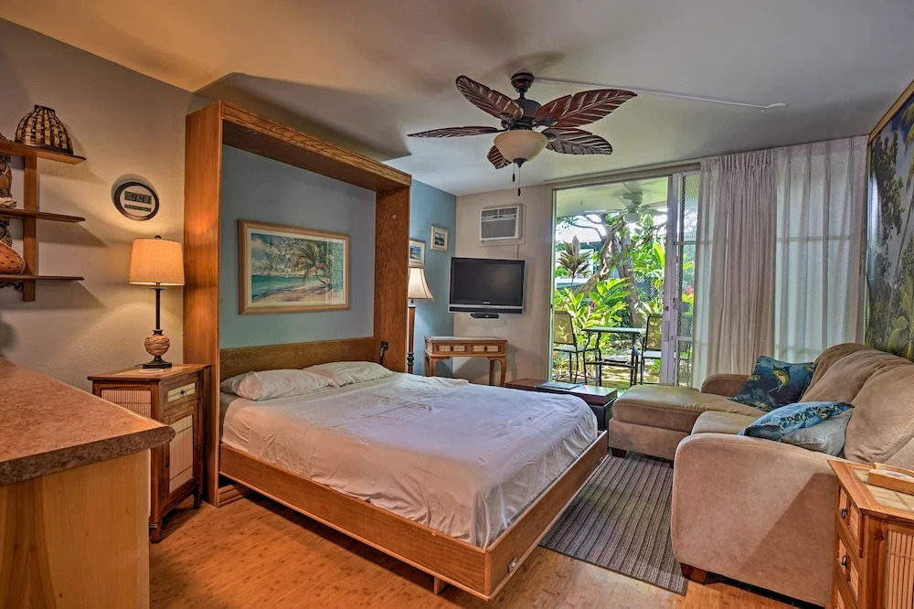 Kailua Studio w/ Pool Access & Garden Views!