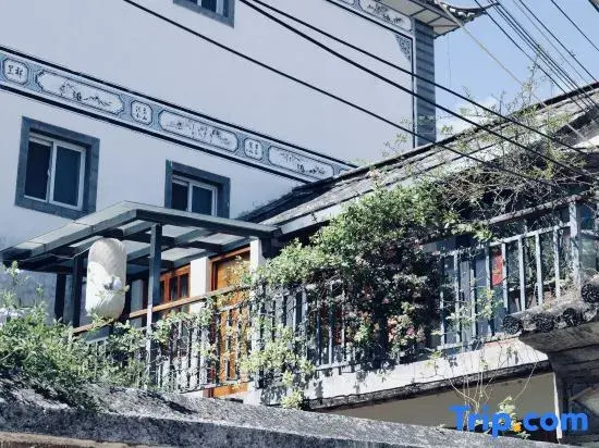 Qianshan Homestay (Huanhai West Road)